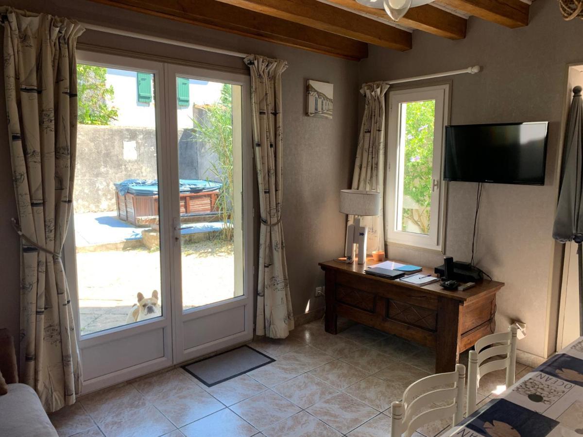 Maison De Pays Au Centre Du Village Saint-Martin-de-Ré Екстериор снимка