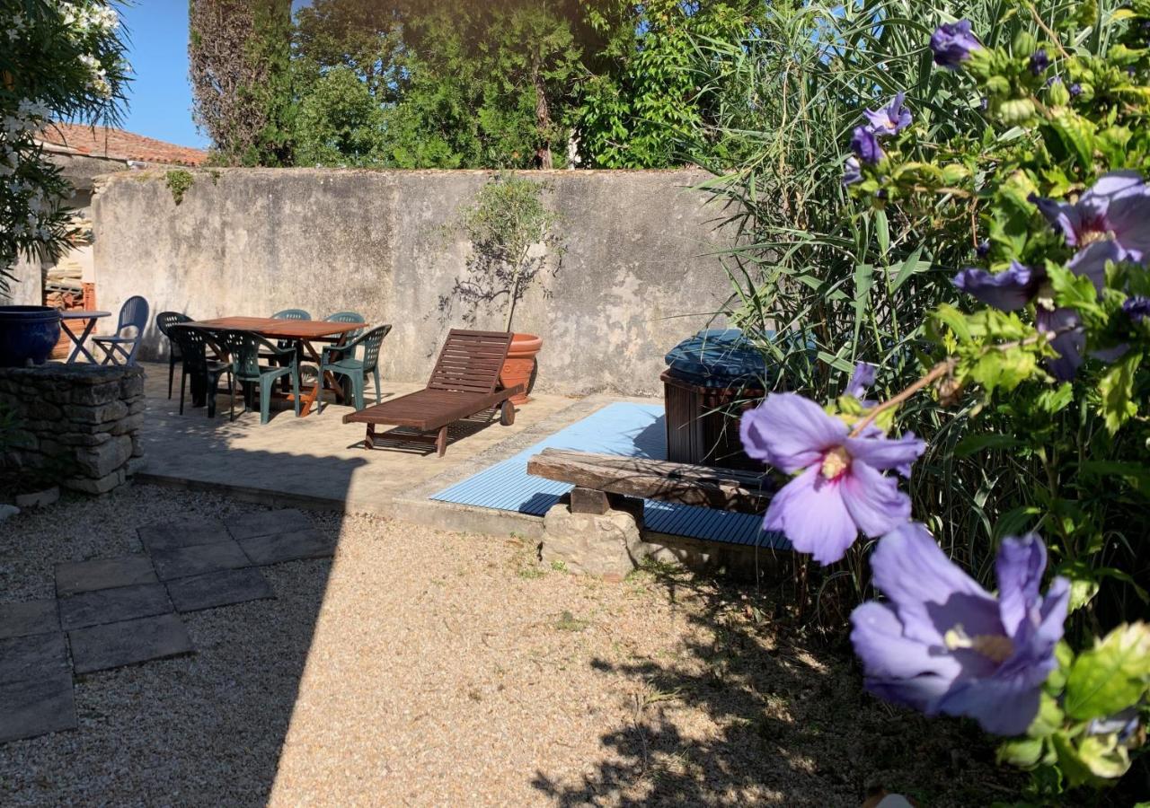 Maison De Pays Au Centre Du Village Saint-Martin-de-Ré Екстериор снимка